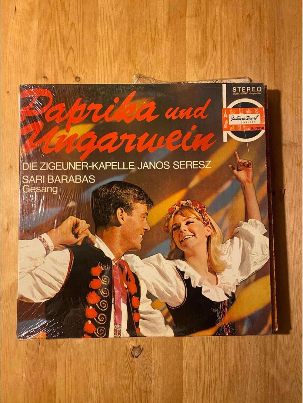 Sari Barabas – Paprika Und Ungarwein Vintage 33RPM VG+ AB32